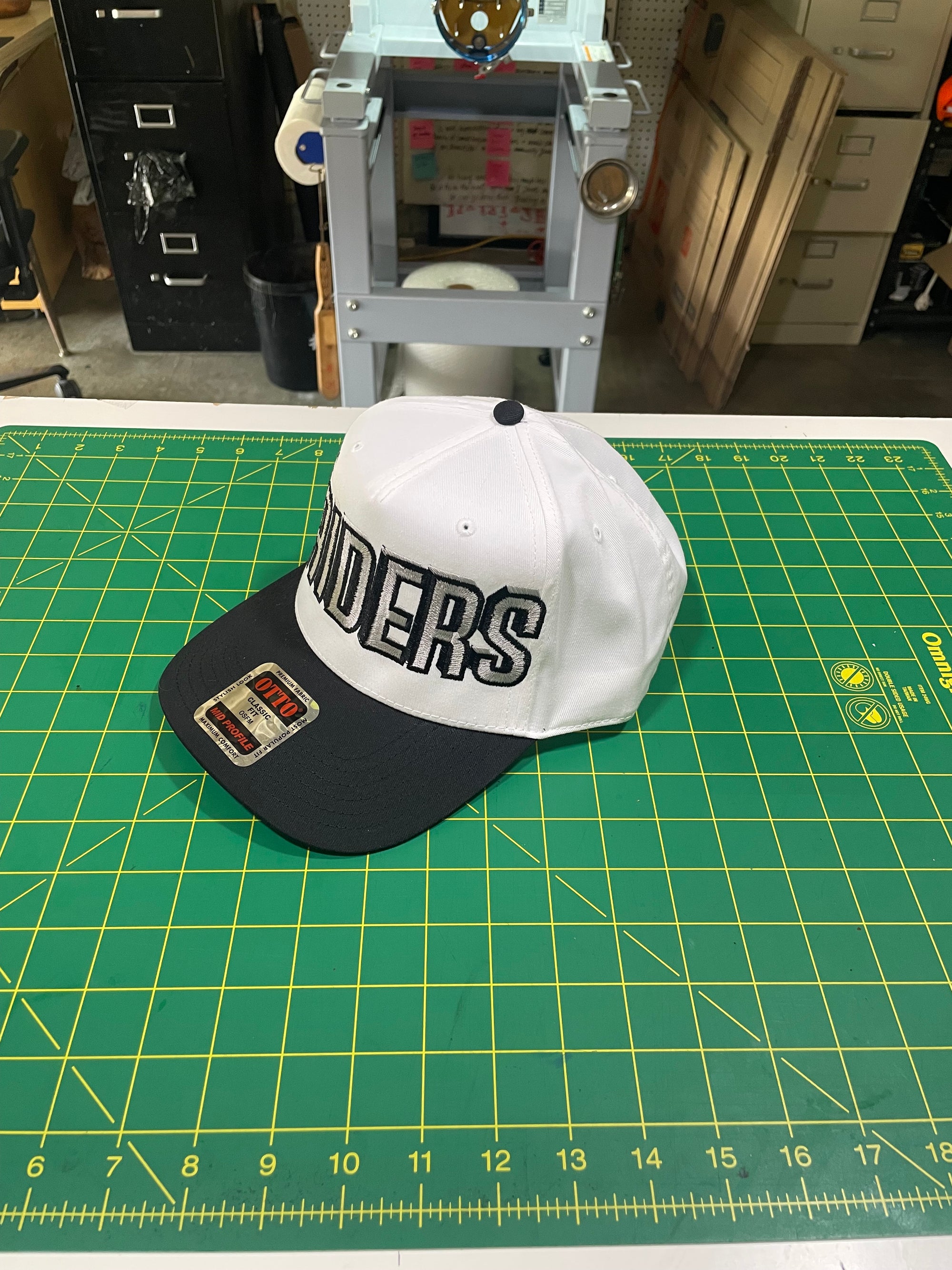 Los Angeles Raiders Vintage Hat – Black & White