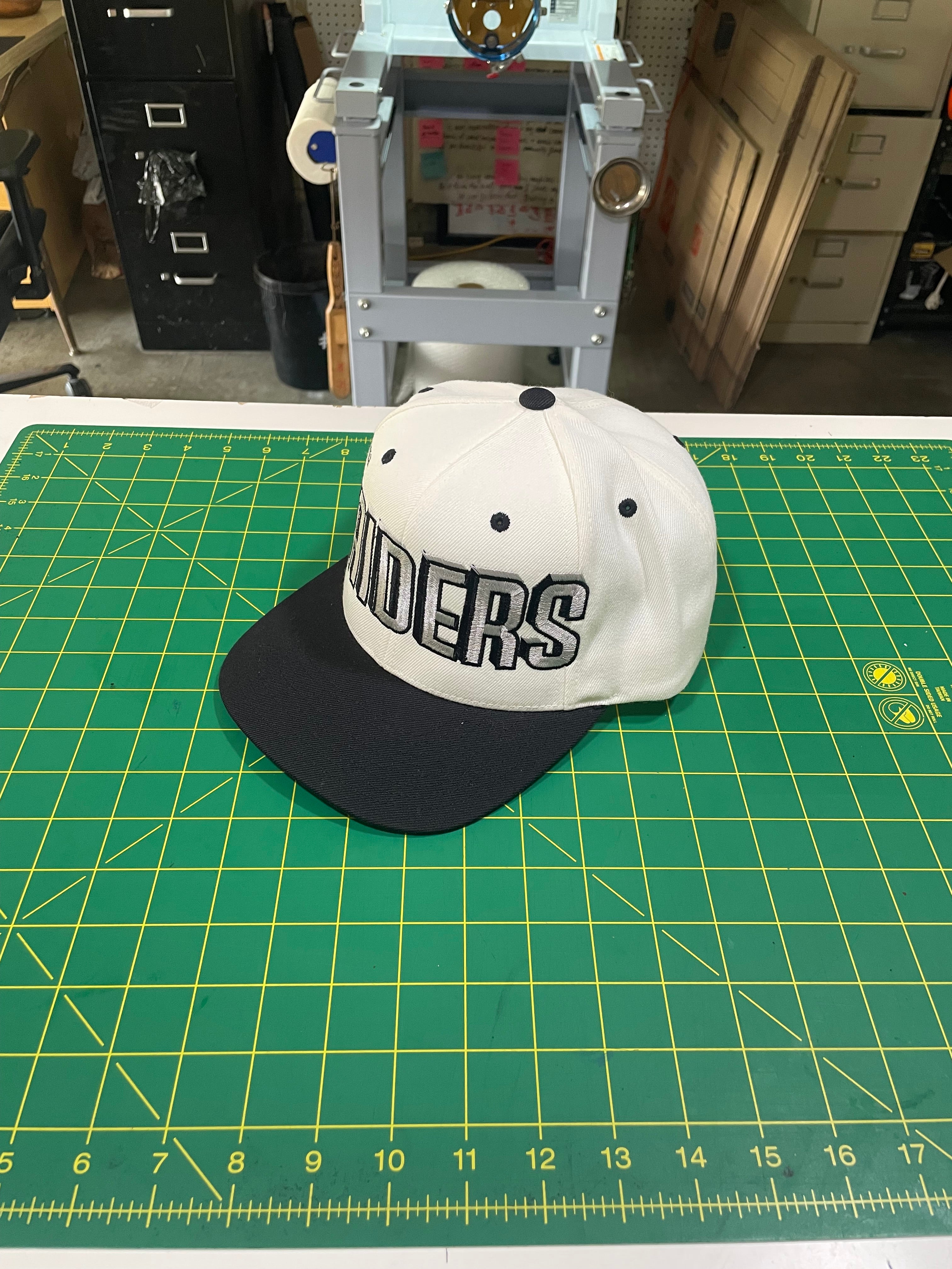 Los Angeles Raiders Vintage Hat – Black & White